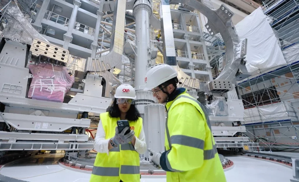 Deux ingénieurs en gilets jaunes chez Assystem